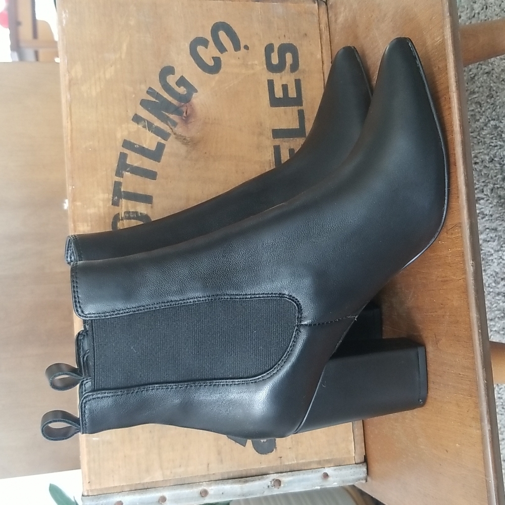 NWT Steve Madden Belong Ankle Booties